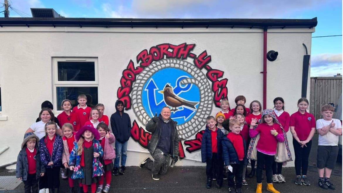 Graffiti Artist Breathes New Life Into School Logo Cambrian news co uk graffiti-artist-breathes-new-life-into-school-logo-cambrian-news-co-uk